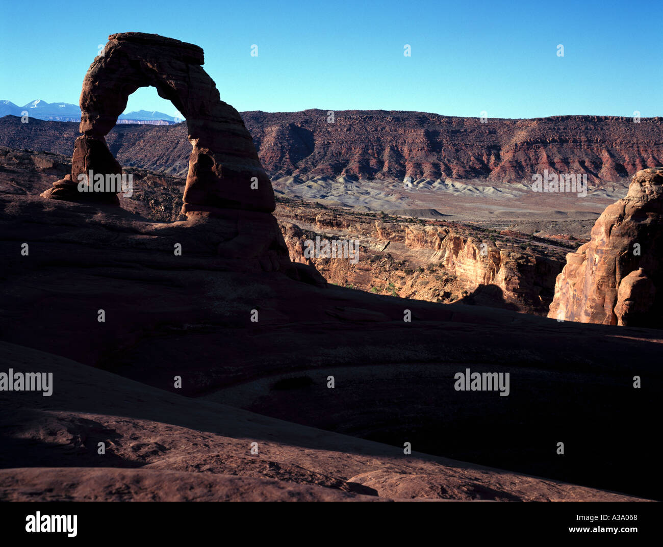 Delicate arch silhouette hi-res stock photography and images - Alamy