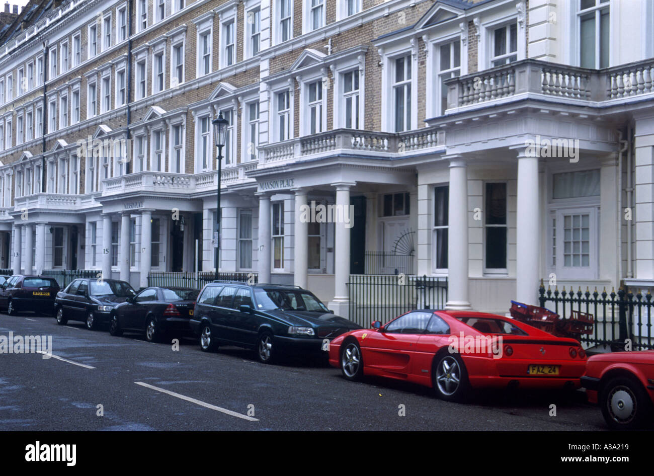 Affluent expensive london houses hi-res stock photography and images ...