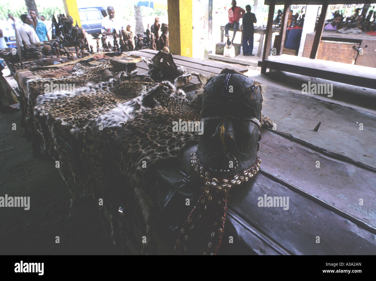 Leopard skins hi-res stock photography and images - Alamy
