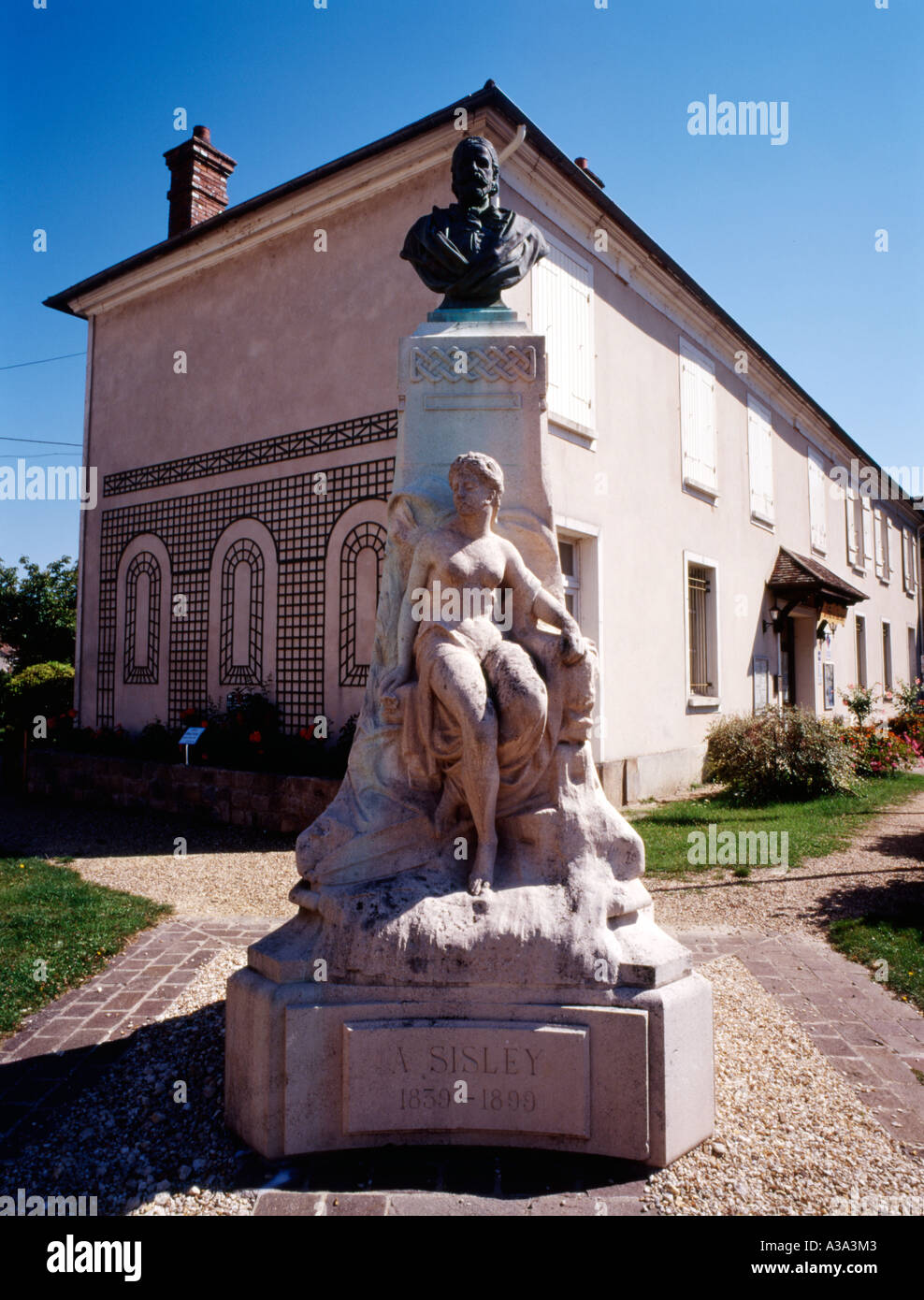 Bust of painter artist Alfred Sisley 1839 1899 with statue in the French town of Moret sur Loing near Paris Stock Photo