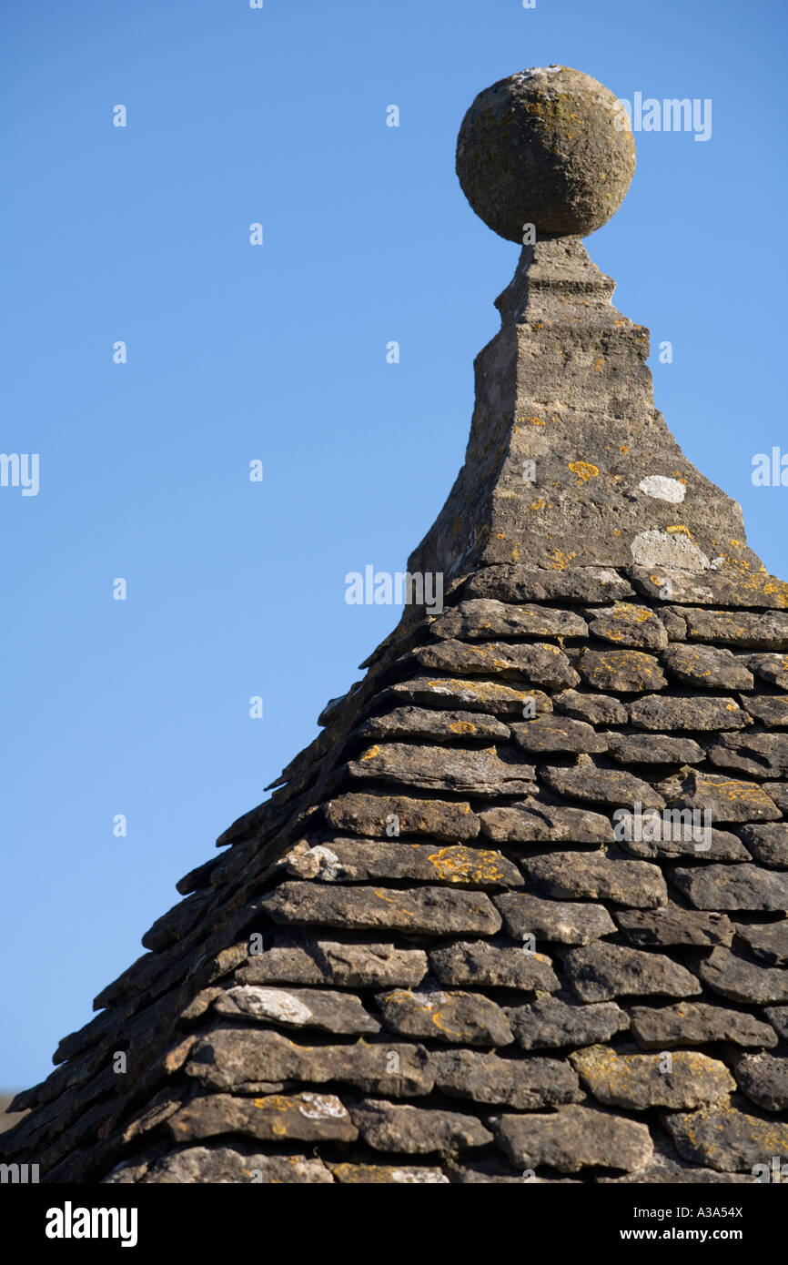 Traditional stone cotswolds roof tiles hires stock photography and