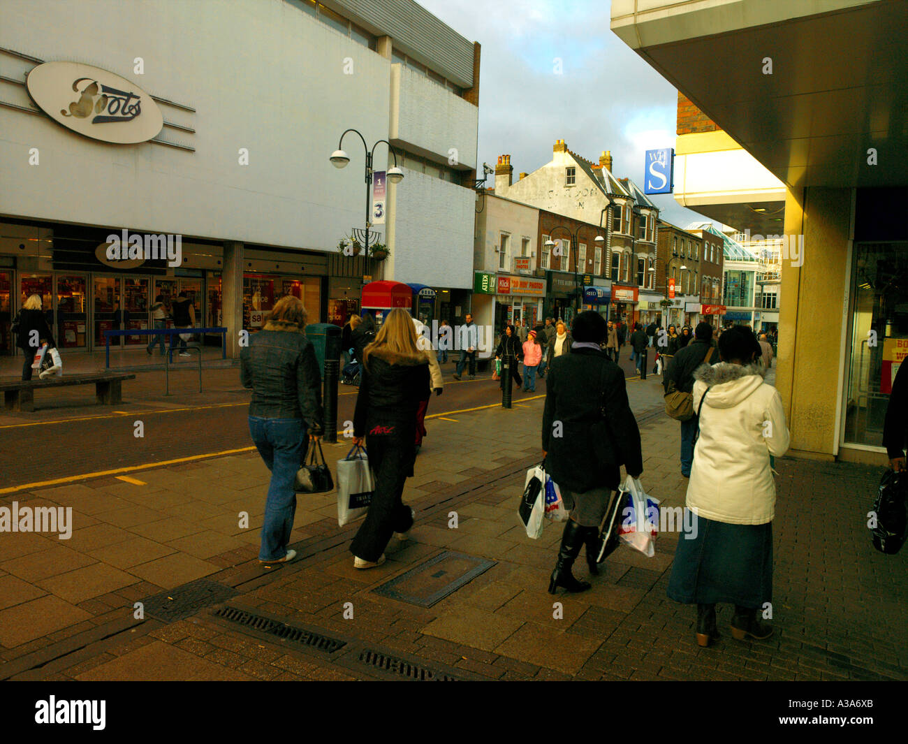 Sutton High Street Pedestrian Zone January Sales Stock Photo Alamy