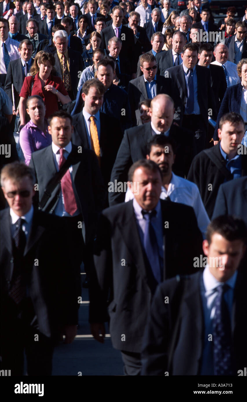 Workers Rushing Business people walking london hi-res stock photography and images - Alamy