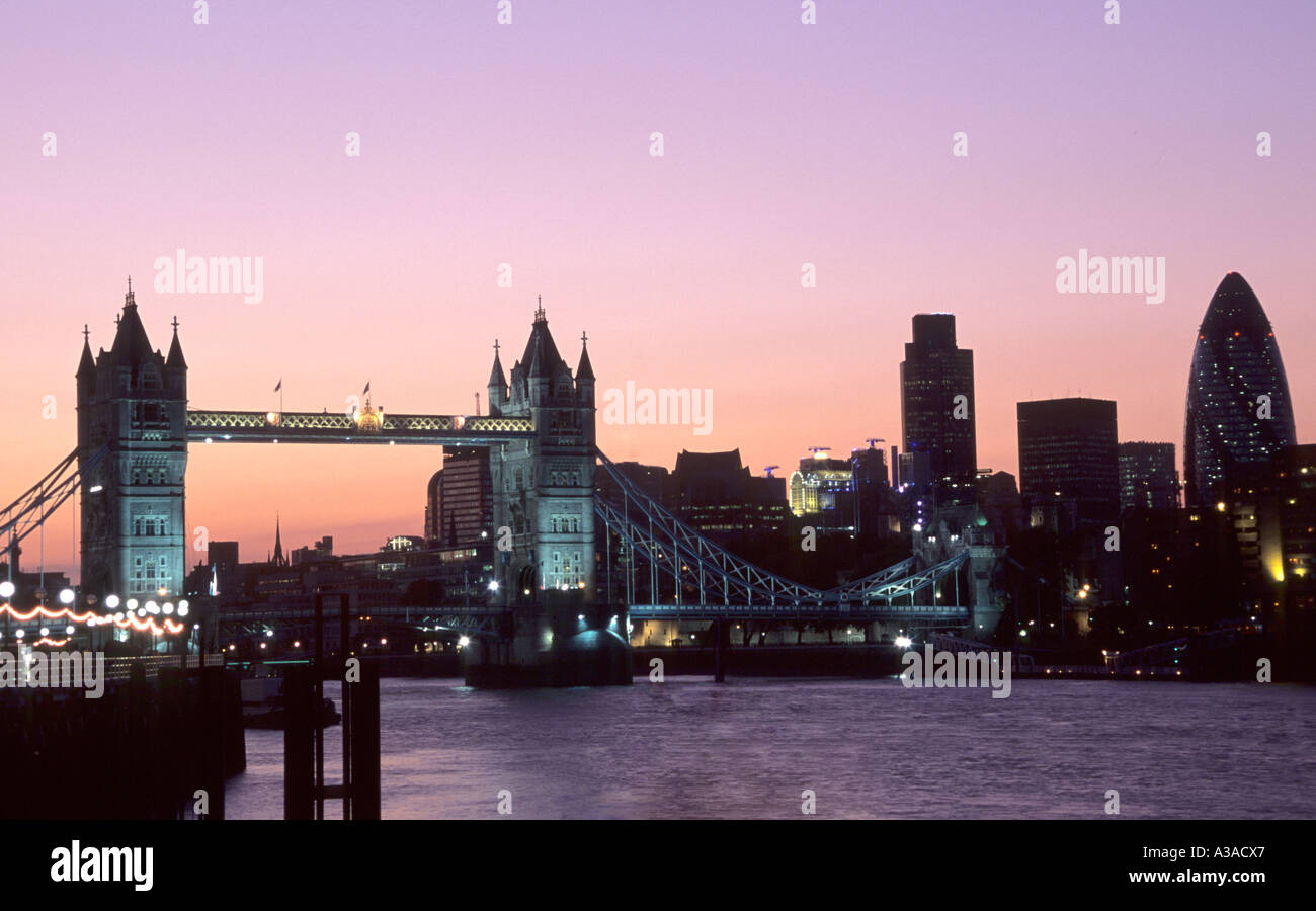 London skyline dusk city gherkin hi-res stock photography and images ...