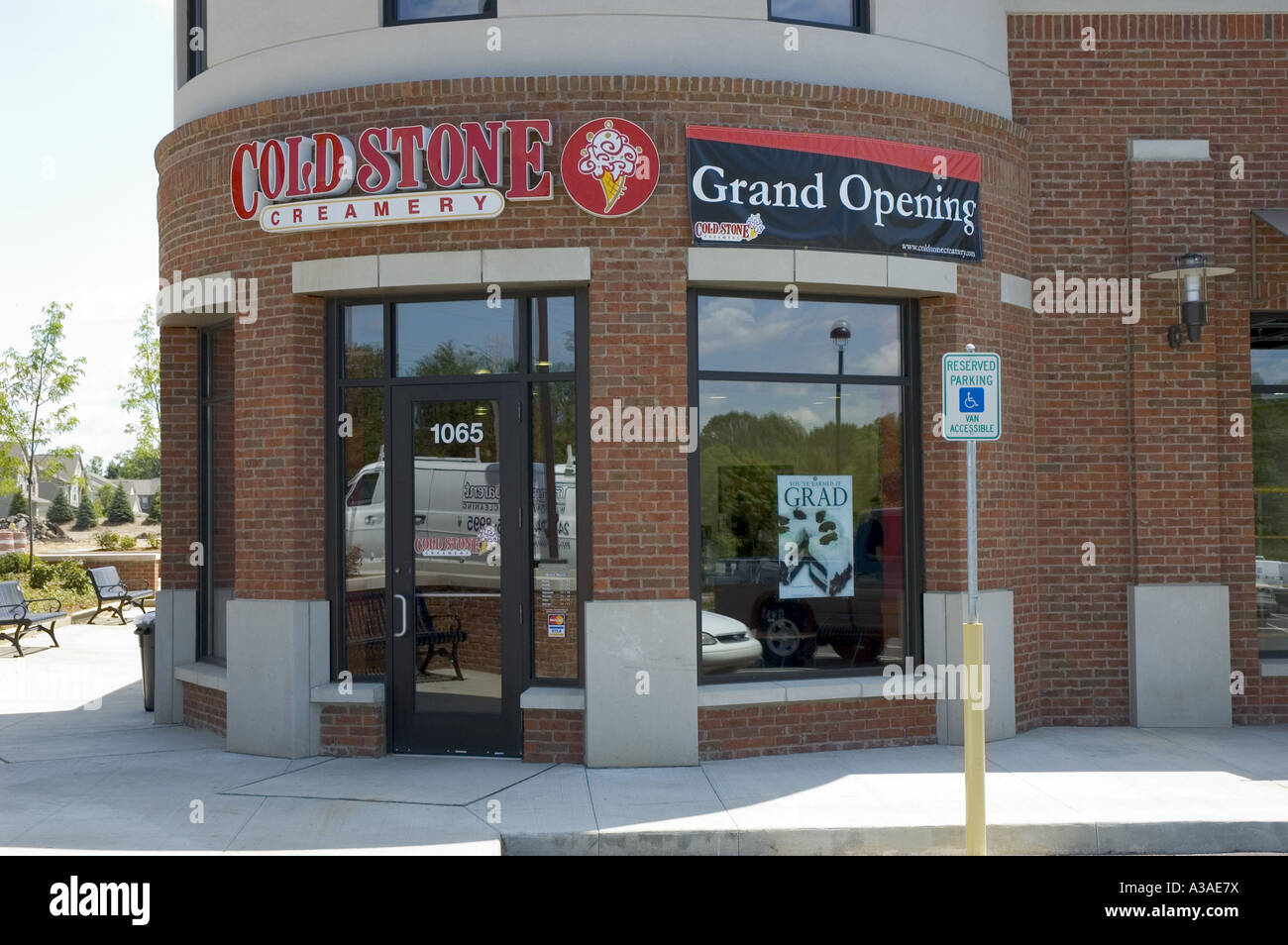 Cold Stone Creamery Exterior 2 Stock Photo - Alamy