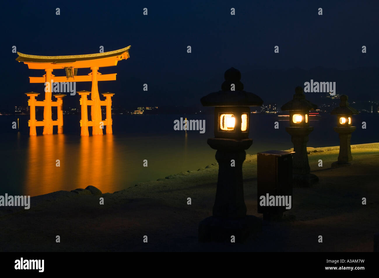 lanterns at night red torii gate of Itsukushima jinja shrine Miyajima ...