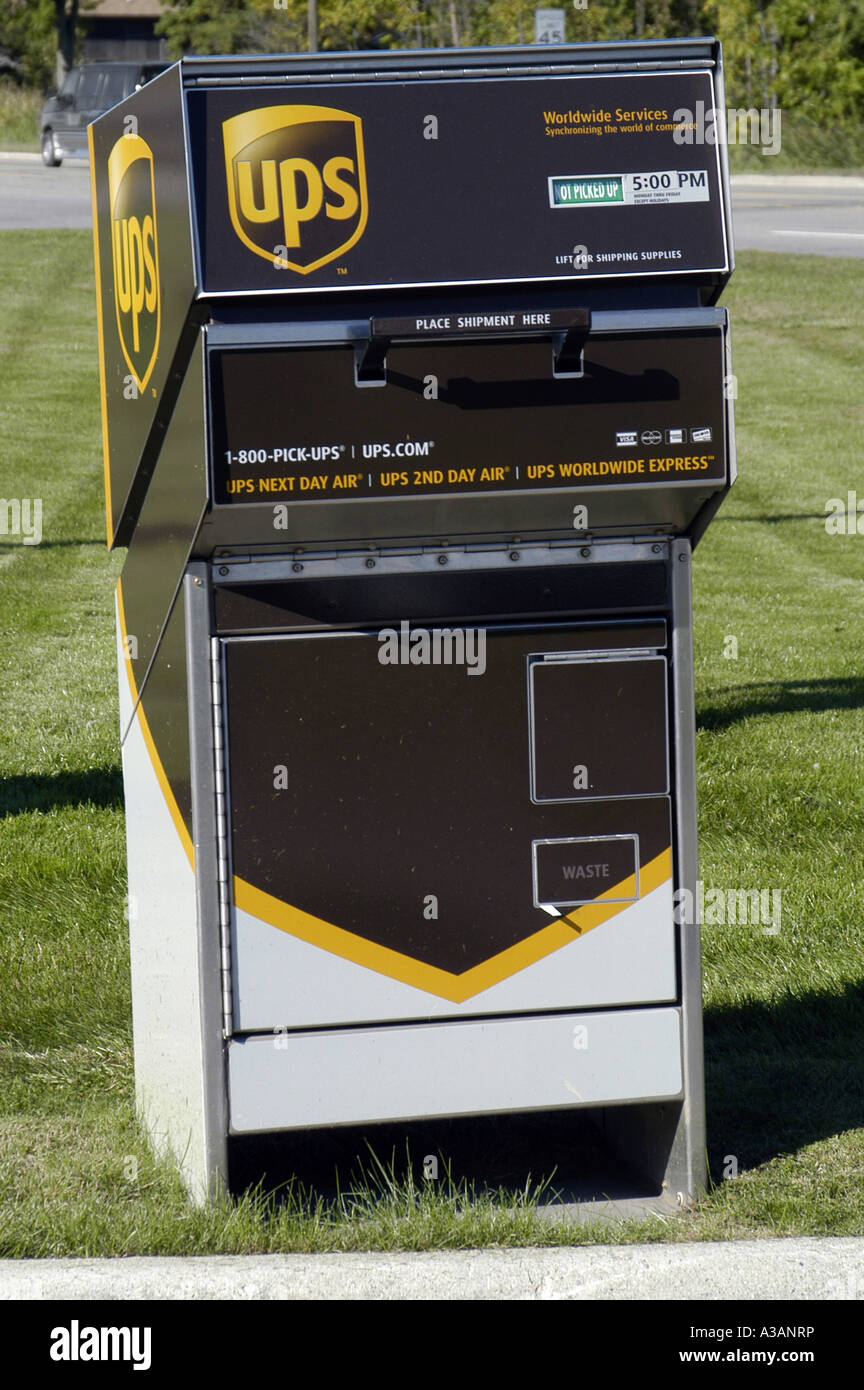 P25 051 UPS Drop-off Box Stock Photo - Alamy