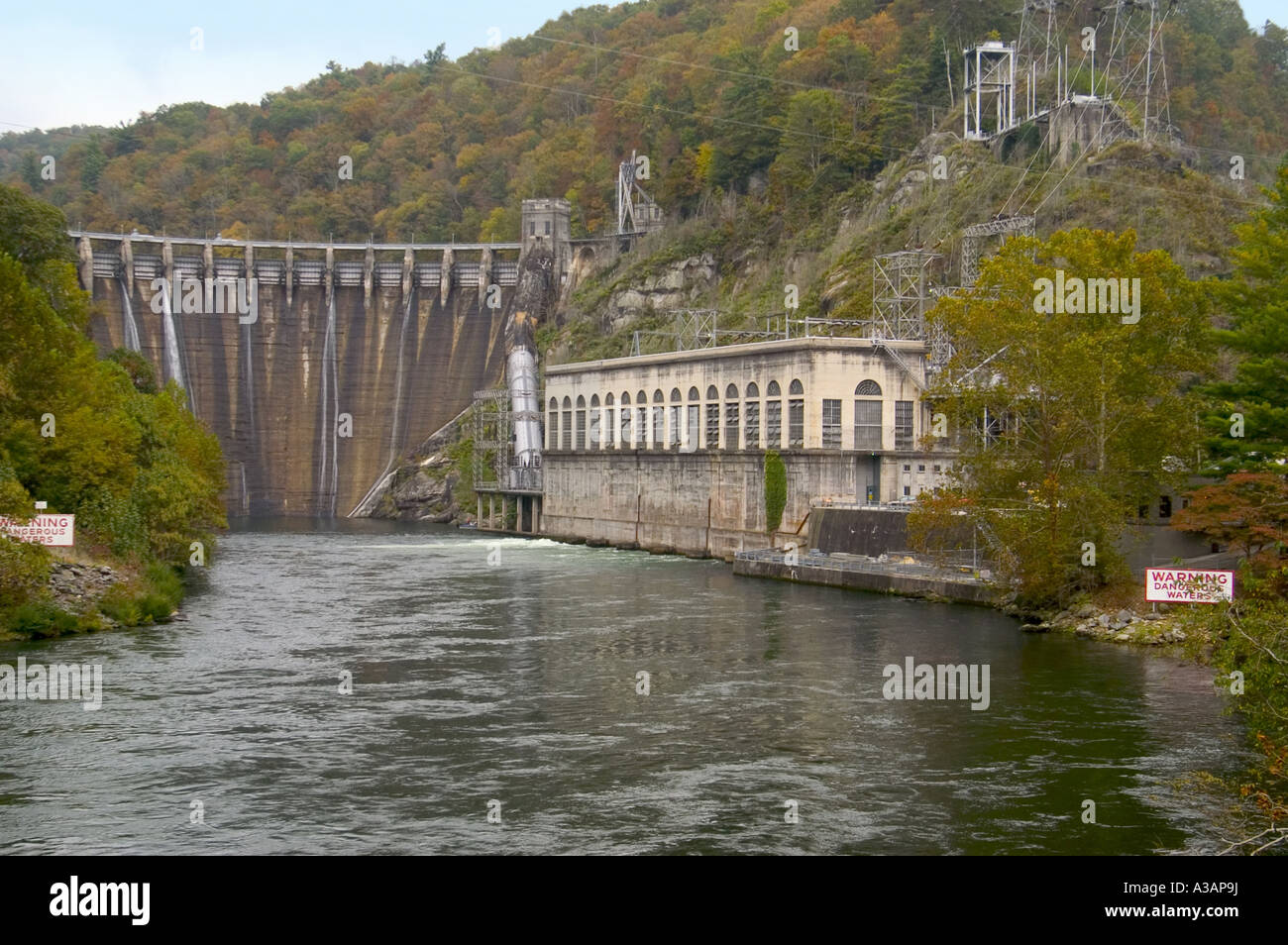 P25 126 Smoky Mtns, Santeetlah Dam On the Cheoha River, North Carolina Stock Photo