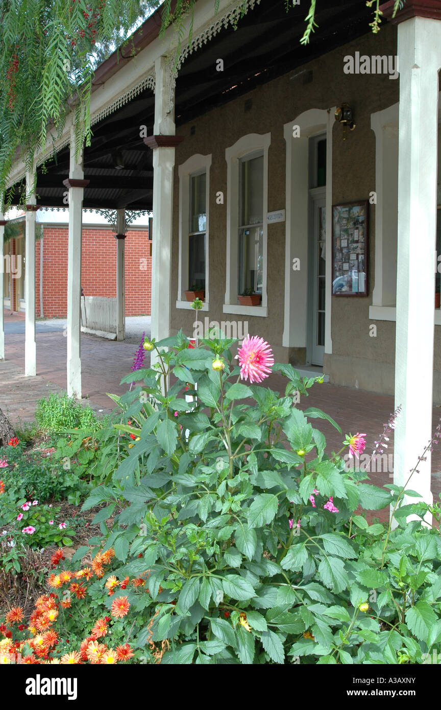 Front veranda hi-res stock photography and images - Alamy