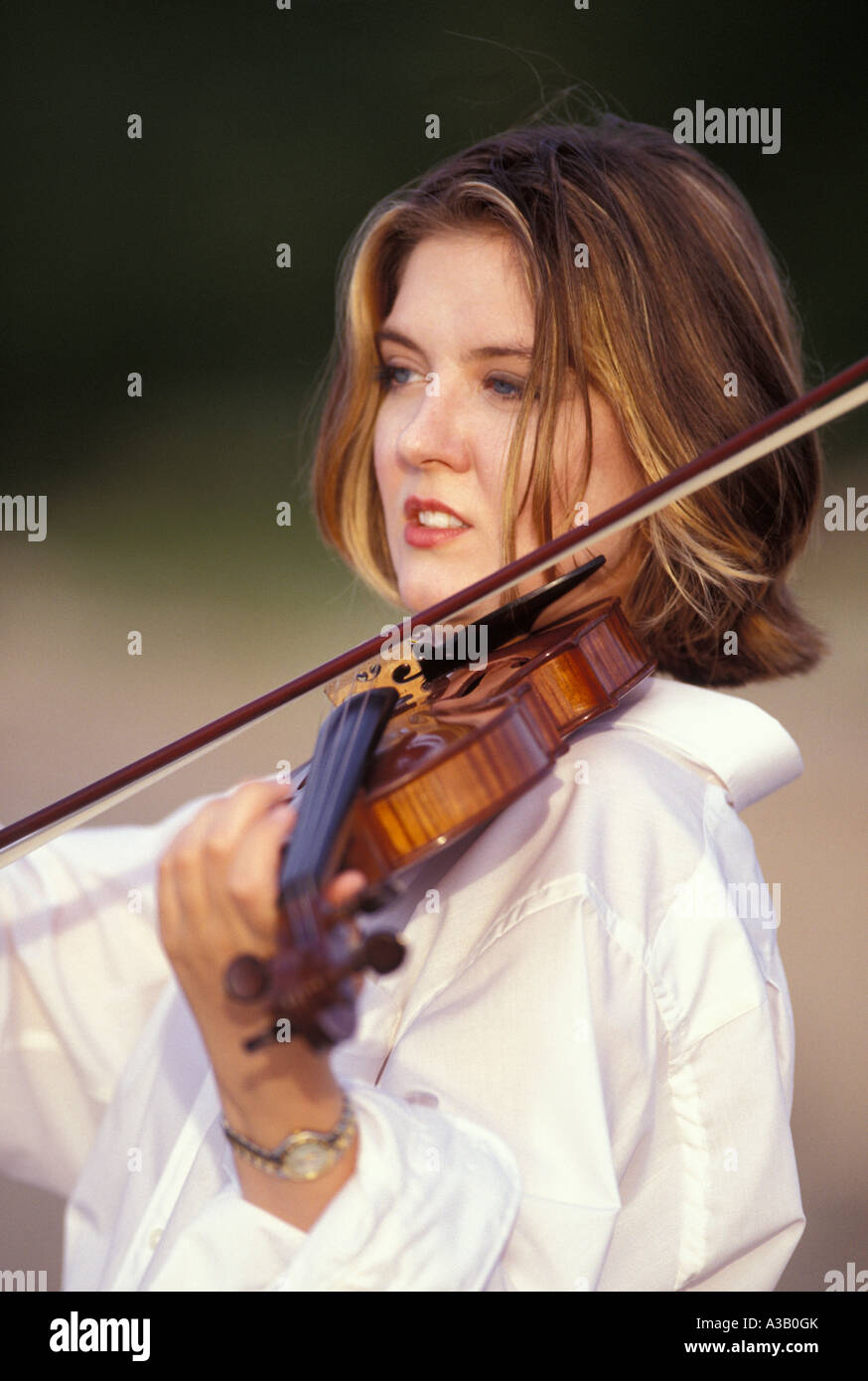 Young woman playing a violin hi-res stock photography and images - Alamy