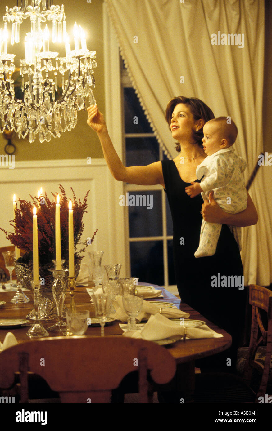 Child setting table hi-res stock photography and images - Alamy