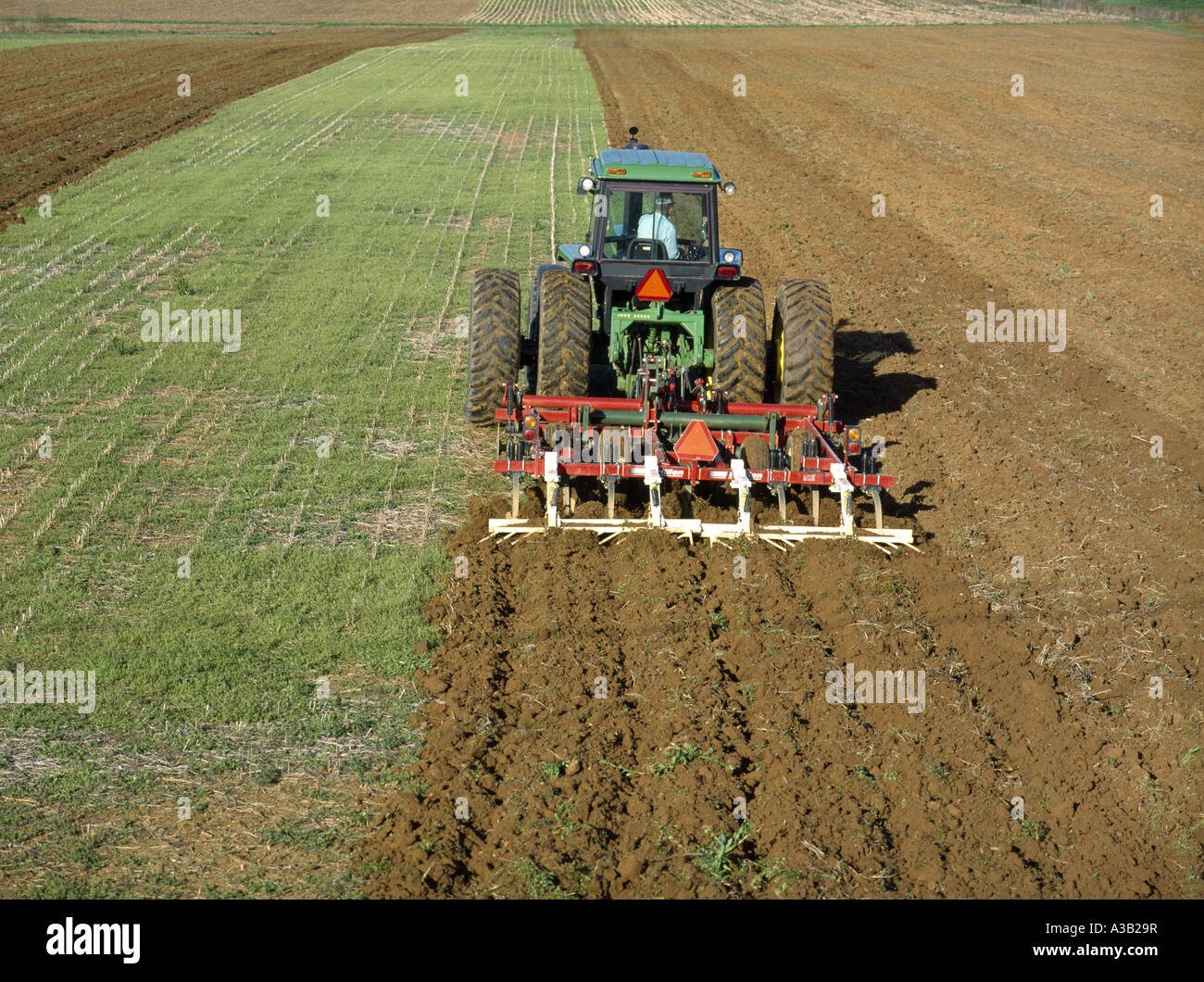 CHISEL PLOWING WITH JOHN DEERE 4455 TRACTOR / LANCASTER COUNTY