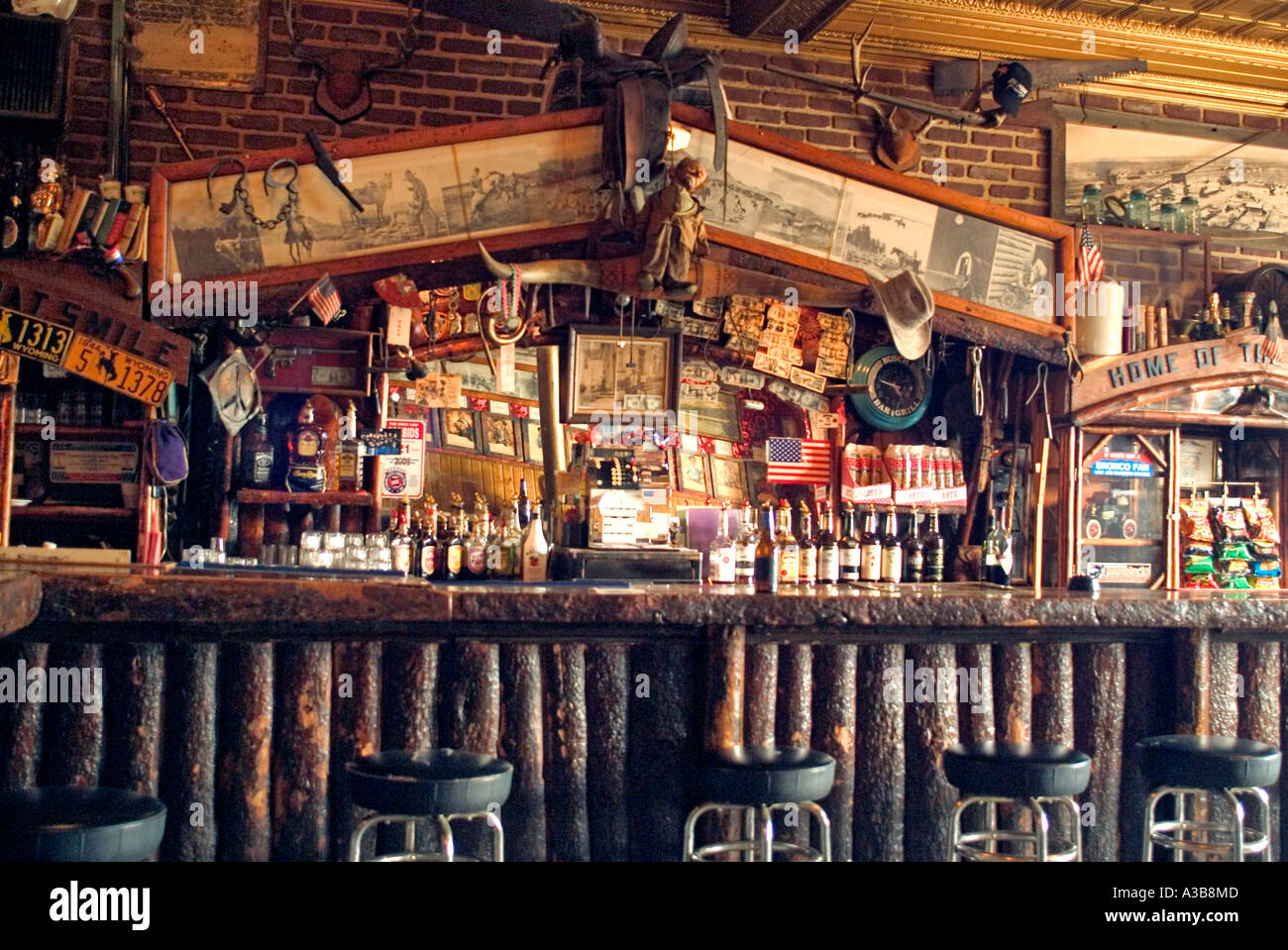 rustic-old-wooded-bar-in-western-tavern-in-medicine-bow-wyoming-usa