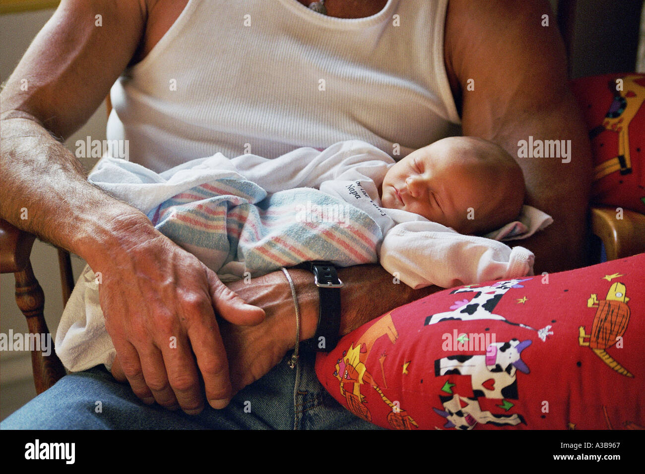 newborn baby sleeping in daddy's arms Stock Photo Alamy