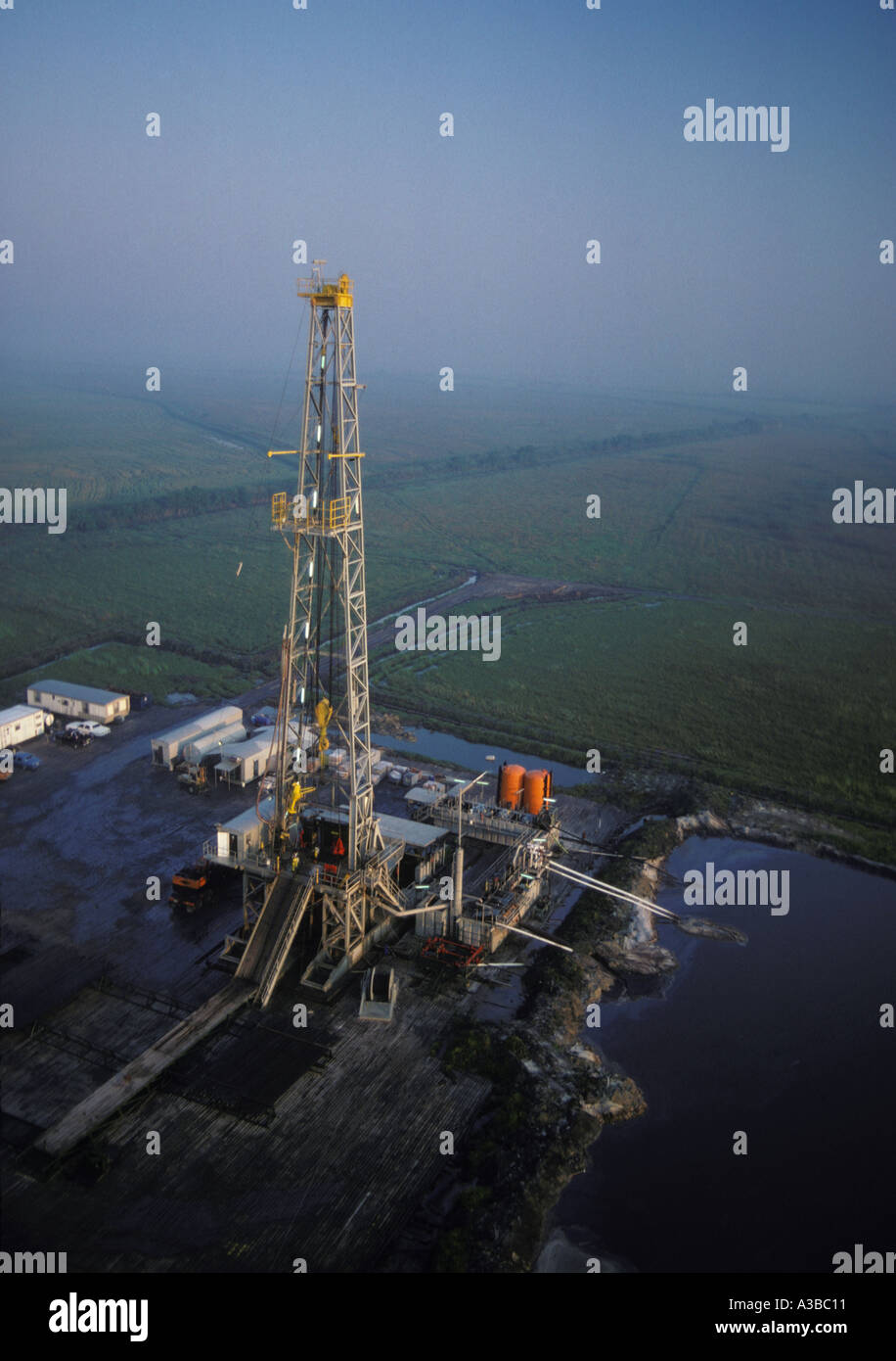 Houston texas oil rig hi-res stock photography and images - Alamy