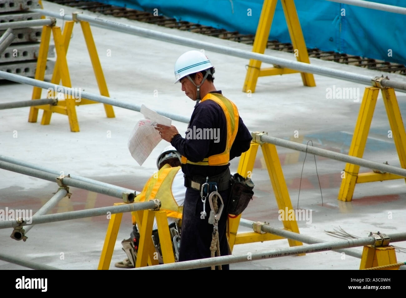 Construction worker in central Tokyo Stock Photo Alamy