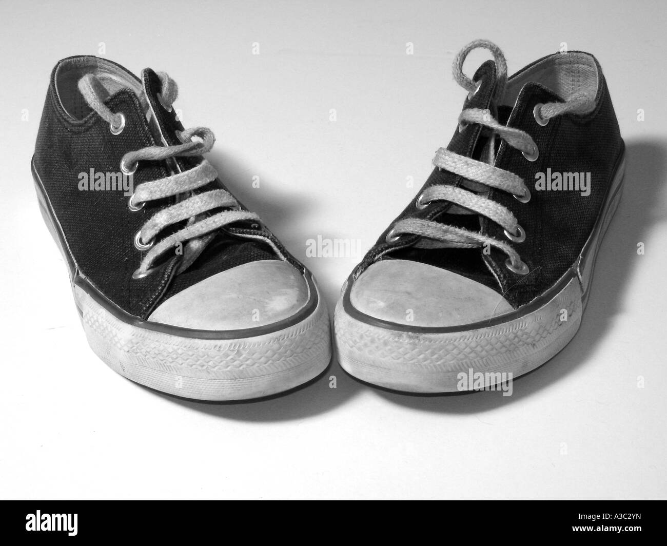 trainers black and white