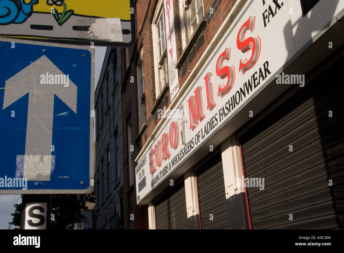 Whitechapel E1 London commercial road Stock Photo Alamy