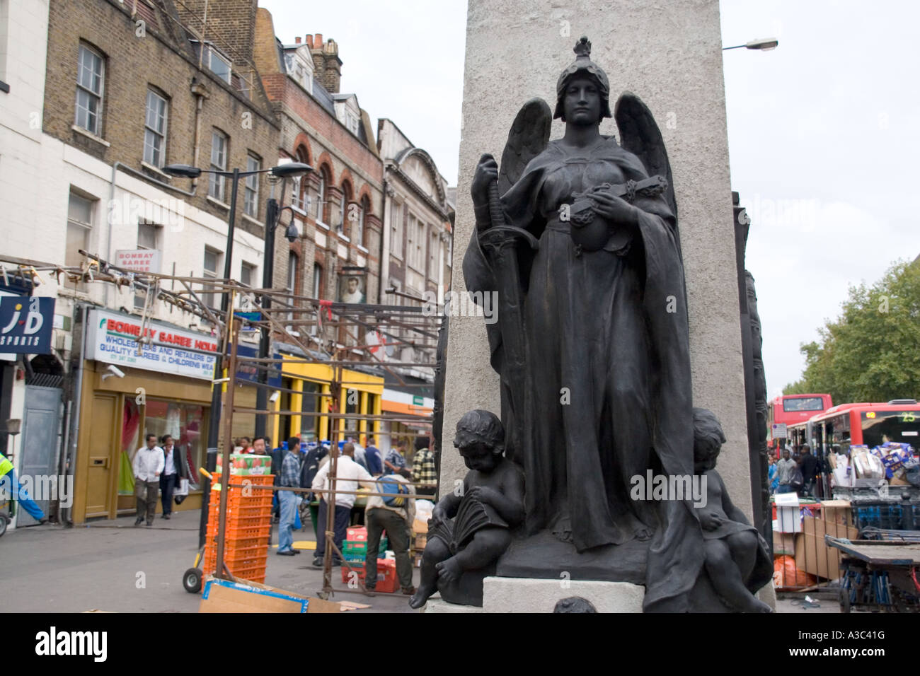 Whitechapel statue london hires stock photography and images Alamy
