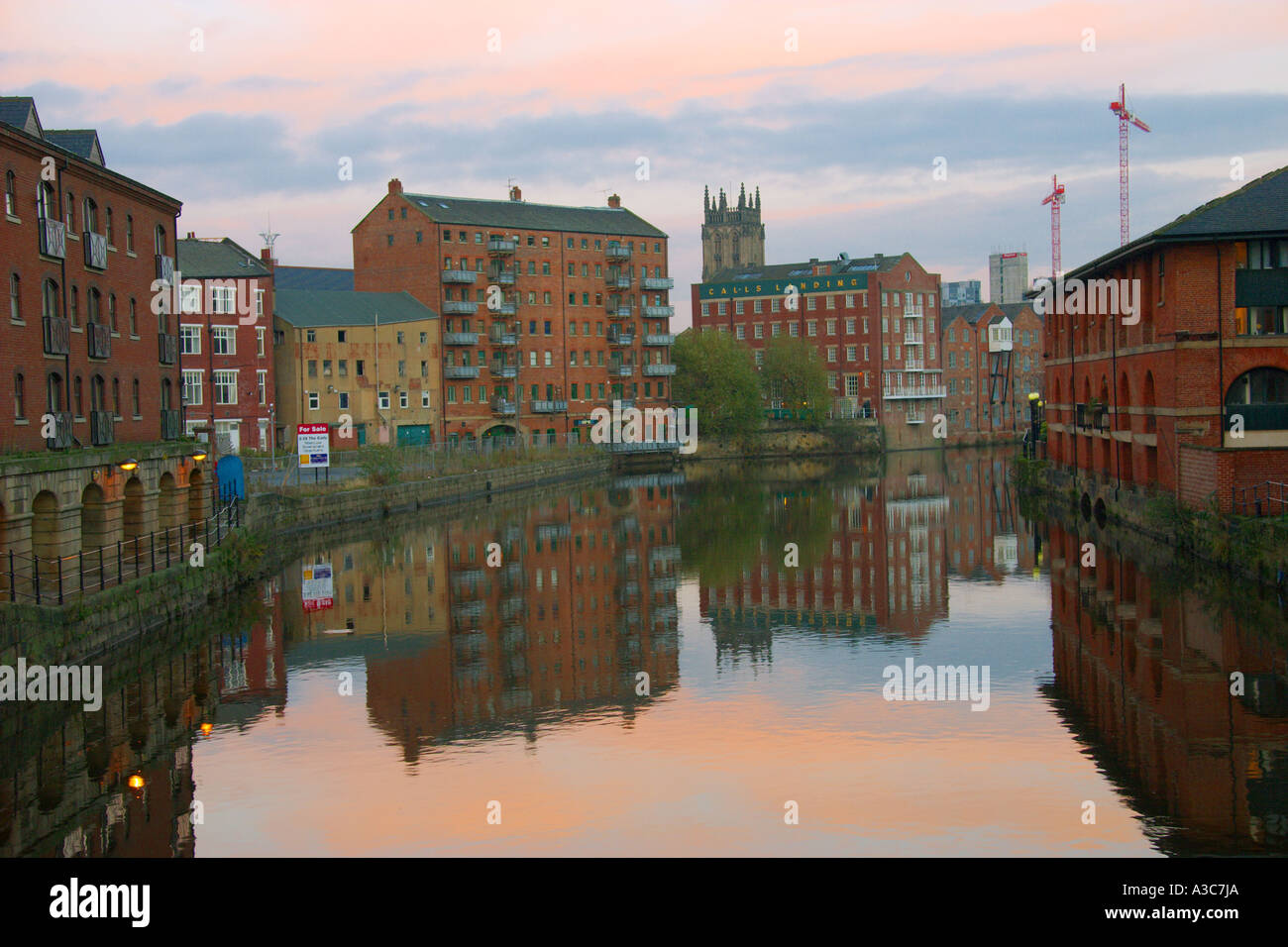 The Calls Landing and waterfront buildings reflected in the River Aire Stock Photo