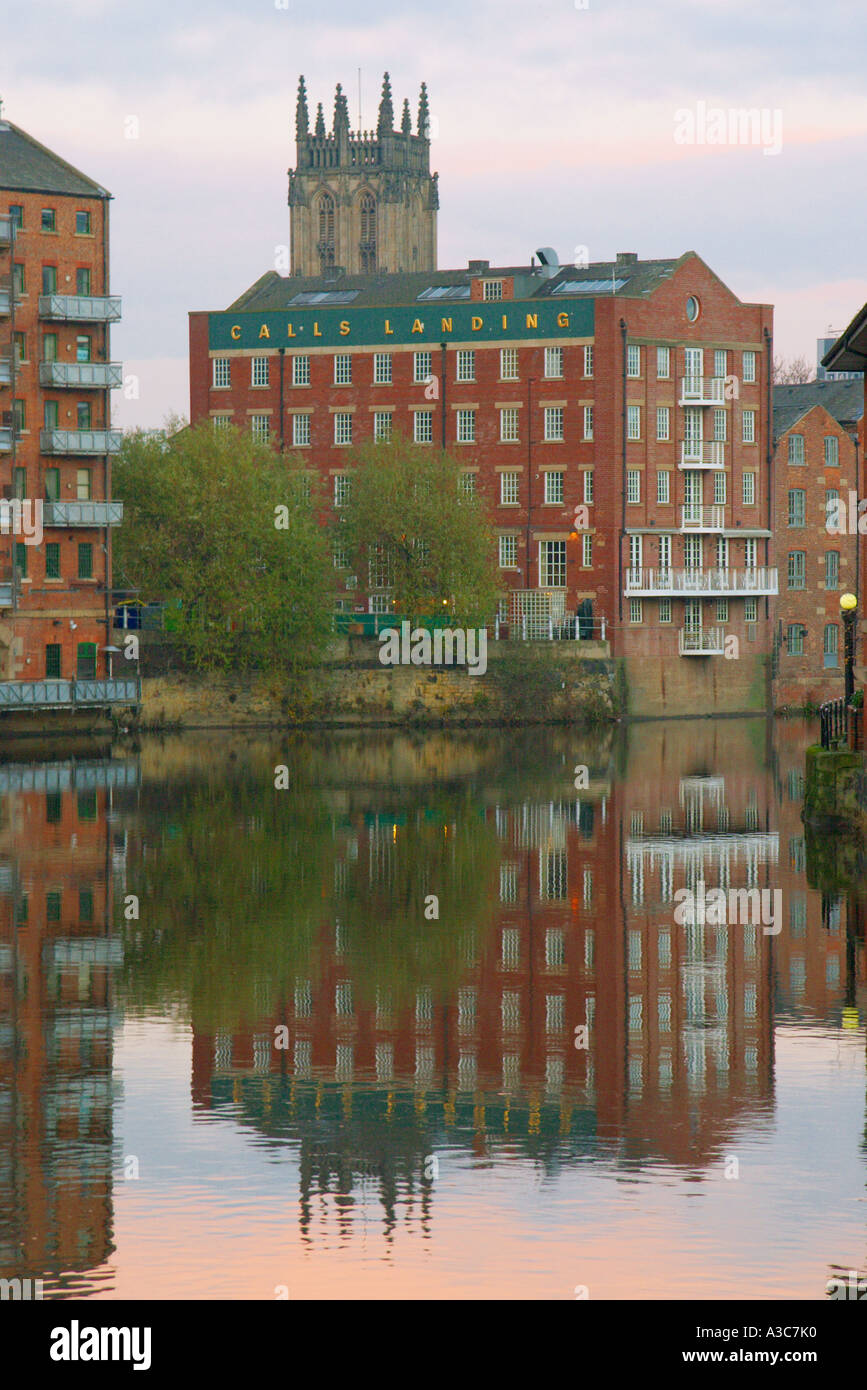 The Calls Landing building reflected in the River Aire Stock Photo