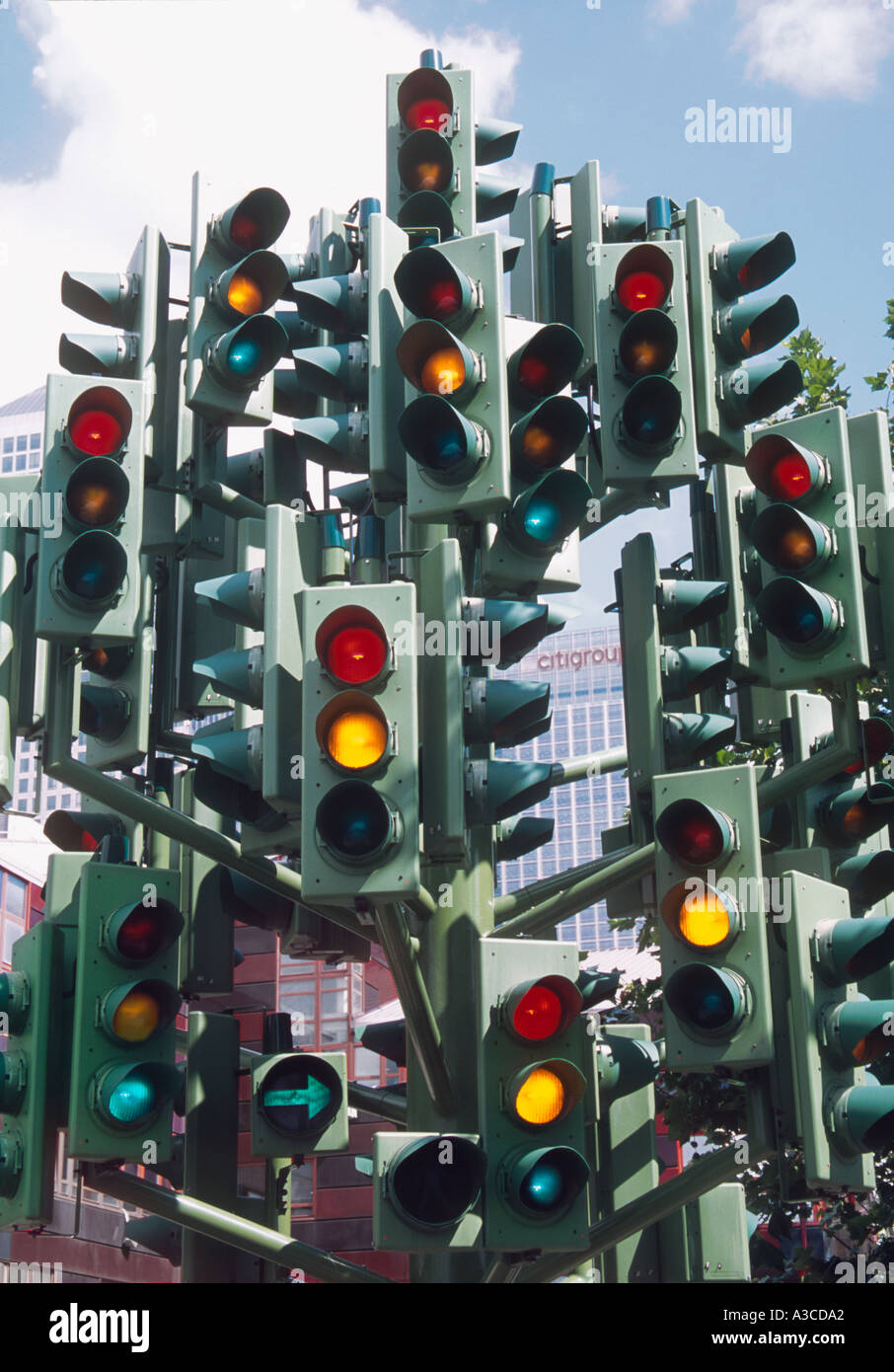 Traffic light tree and canary wharf hires stock photography and images