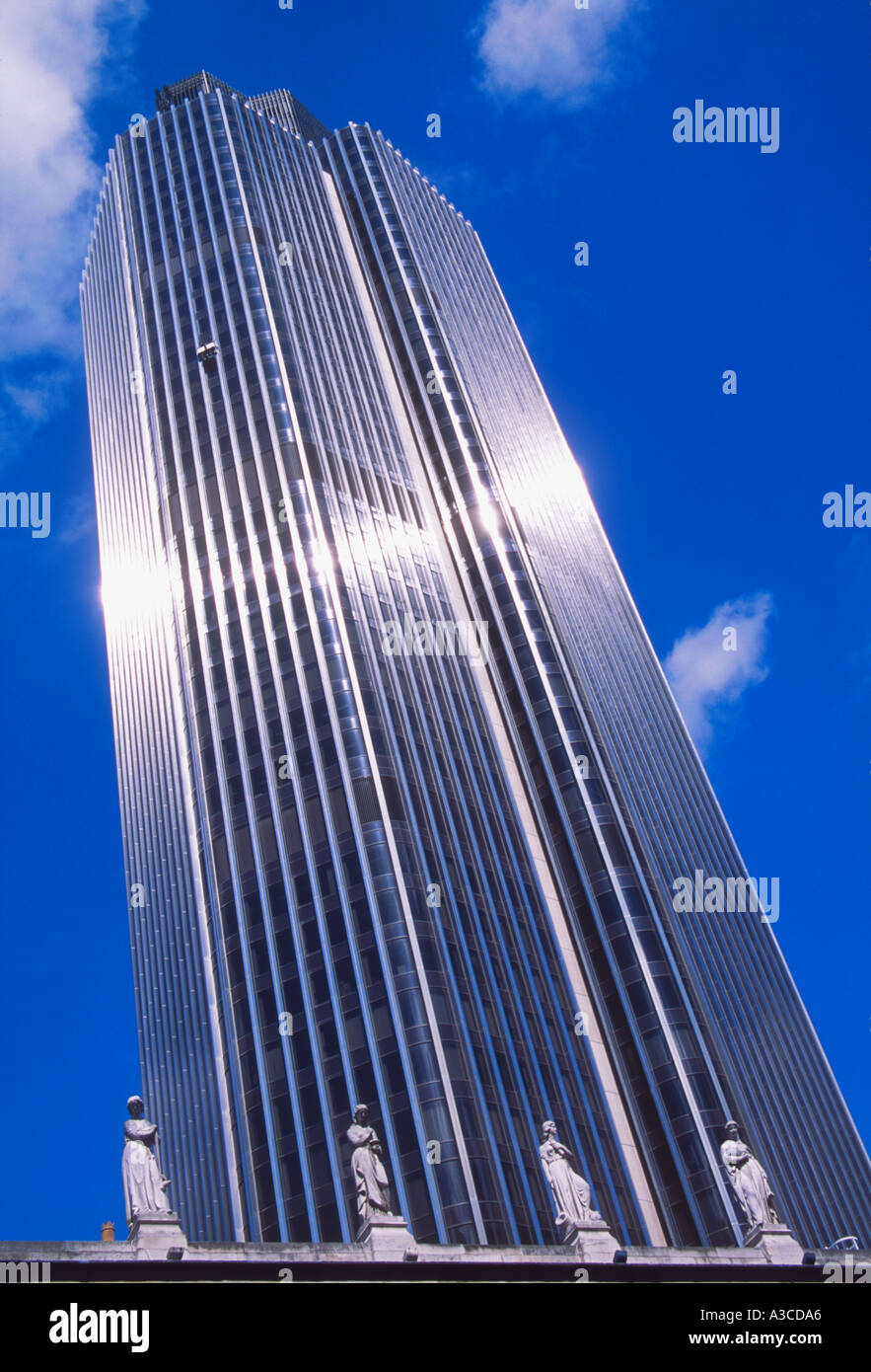 Modern Bank and Old Statues in London Stock Photo Alamy