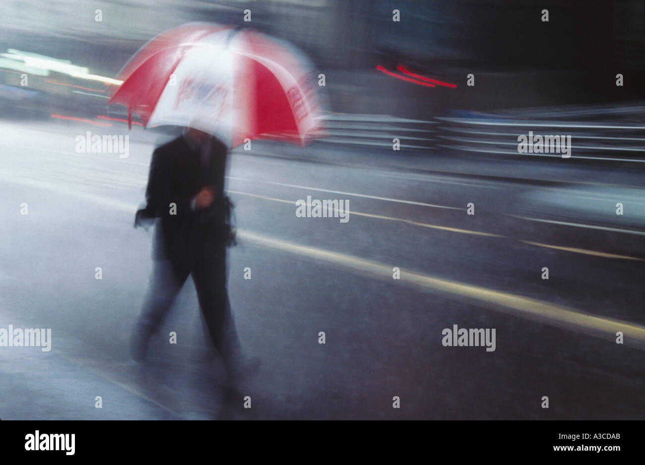 Wet rainy street london hi-res stock photography and images - Alamy