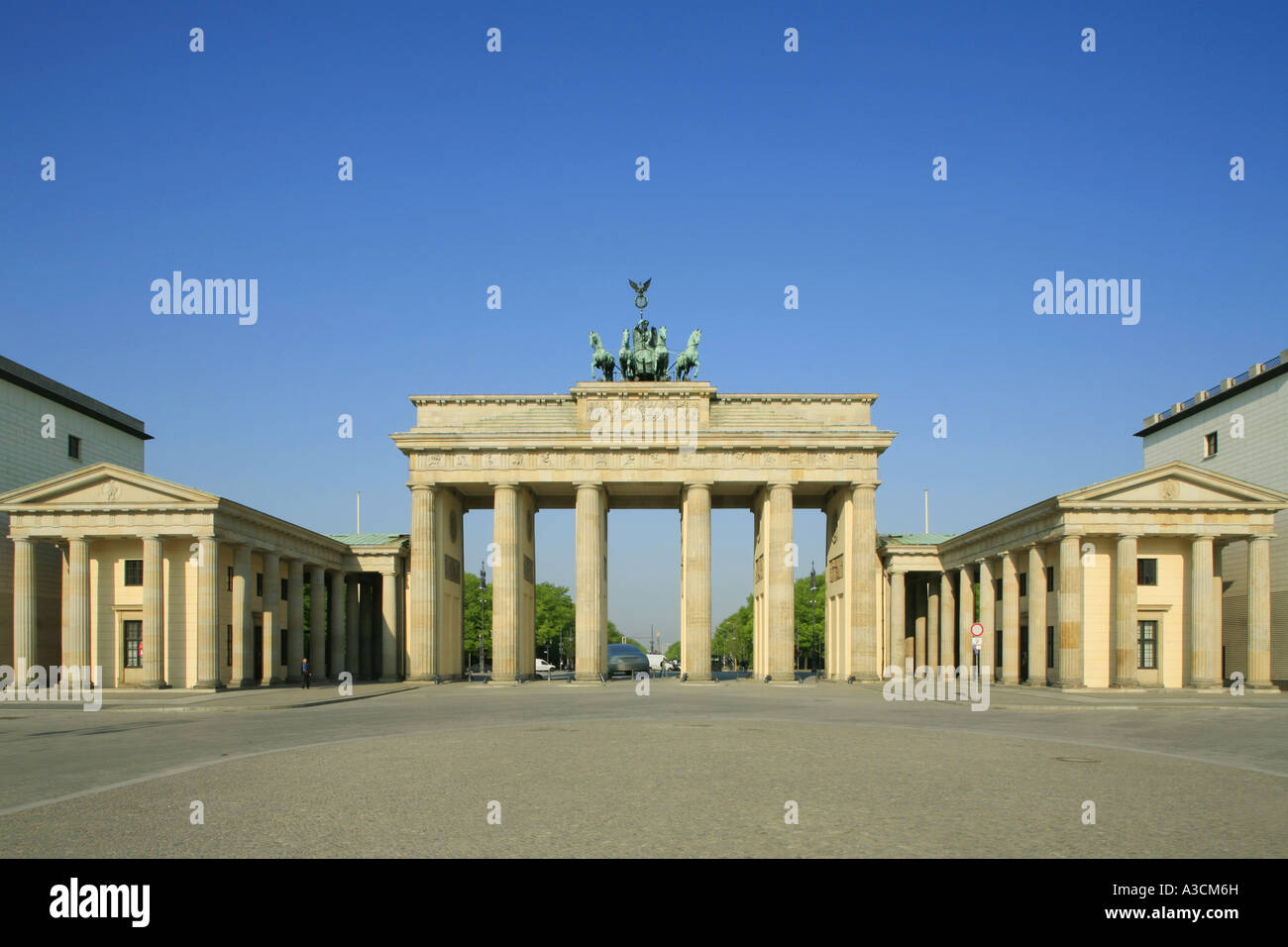 Brandenburg Gate in Berlin, displayed on the 1 and 2 Euro coin of Germany,  Germany, Berlin Stock Photo - Alamy