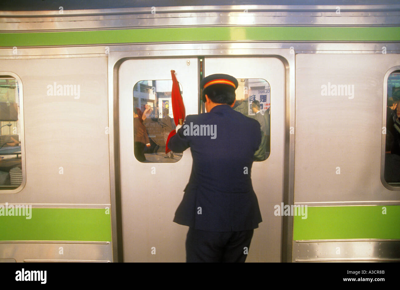 Japan Train Push High Resolution Stock Photography And Images Alamy