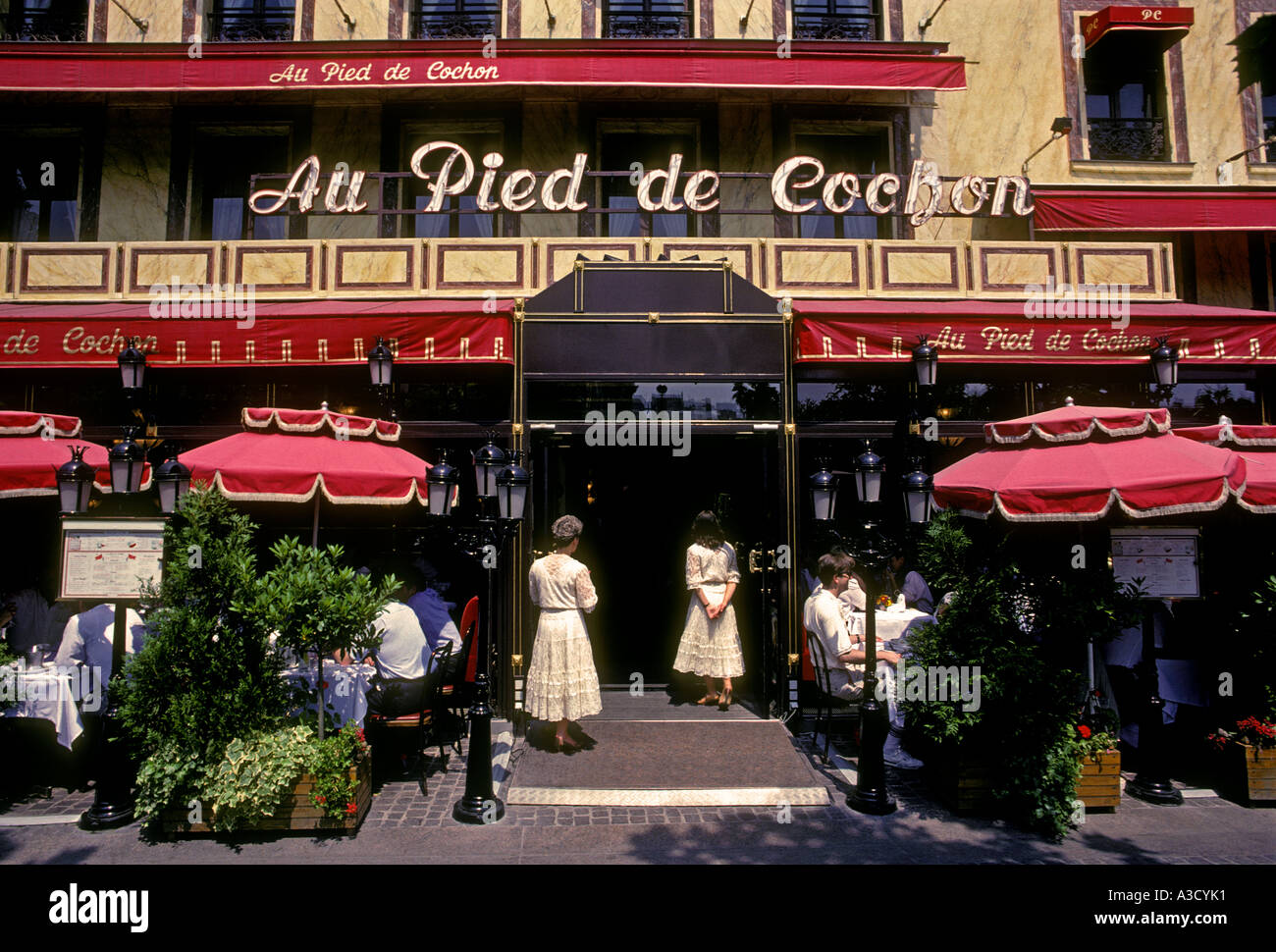 French people, waitresses, hostess, Au Pied de Cochon restaurant, French food, French food and drink, French cuisine, Paris, Ile-de-France, France Stock Photo