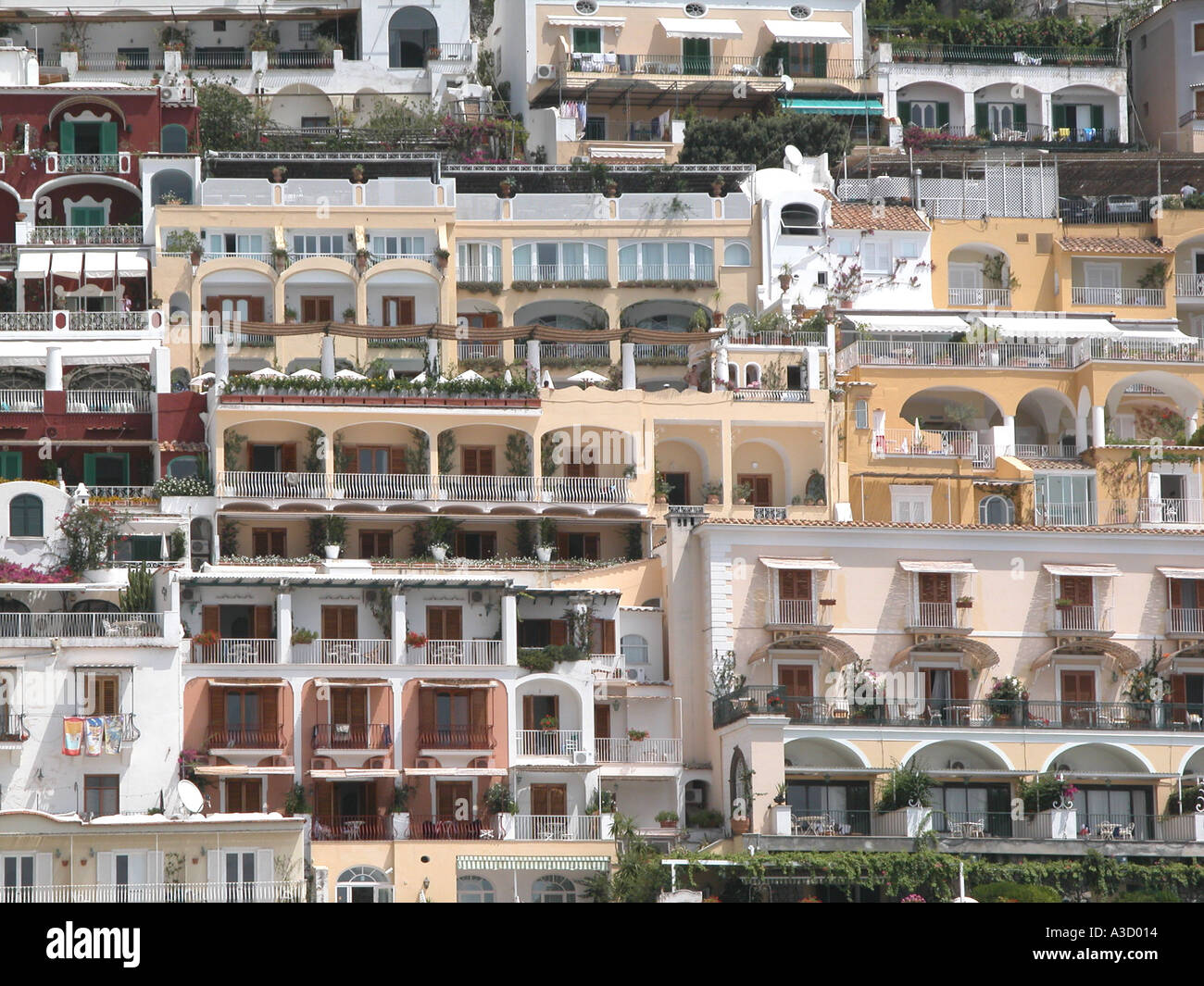 Cliff top homes amalfi coast hi-res stock photography and images - Alamy