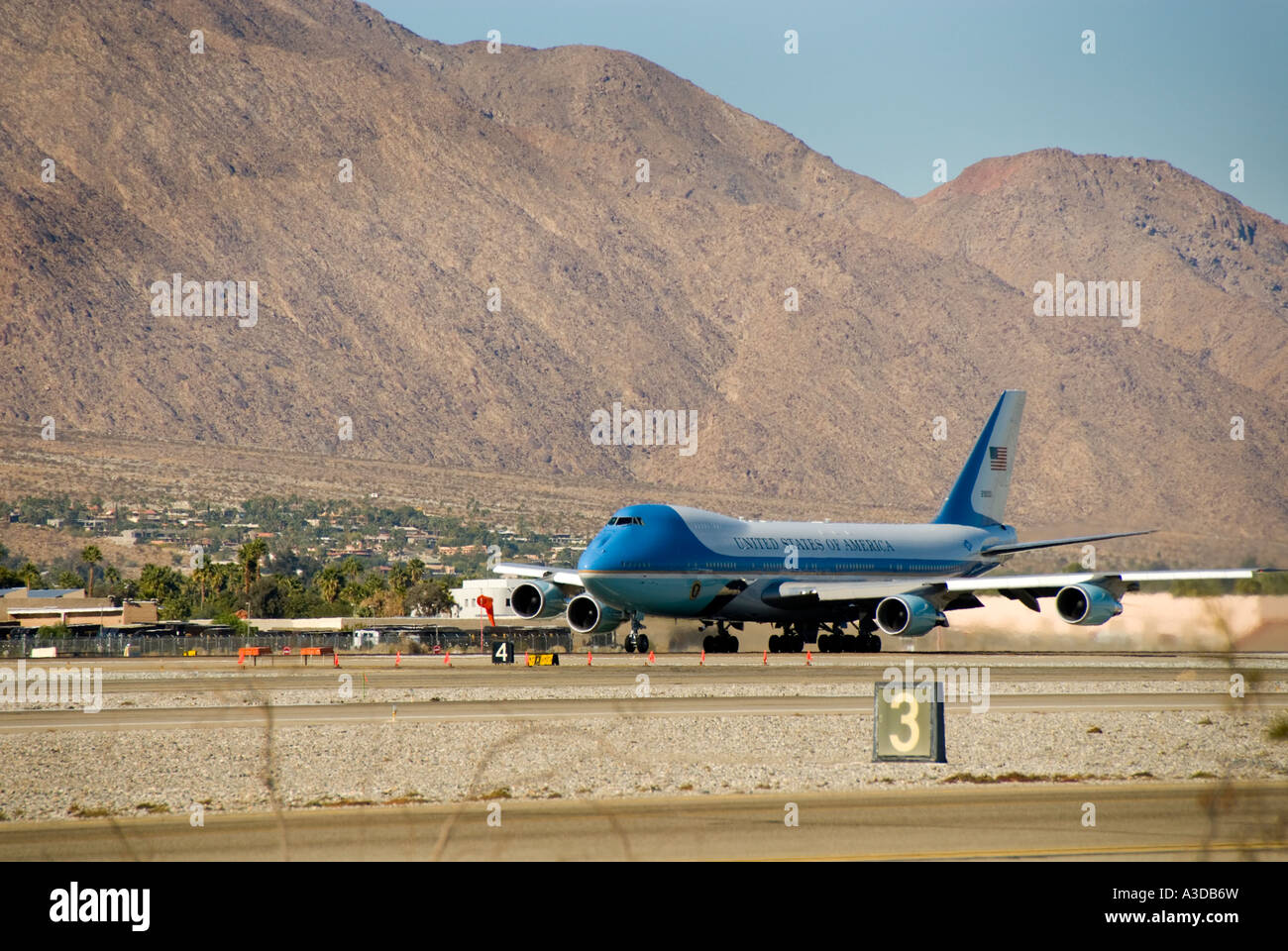 Air Force One departing Palm Springs California with president Gerald Fords body Stock Photo