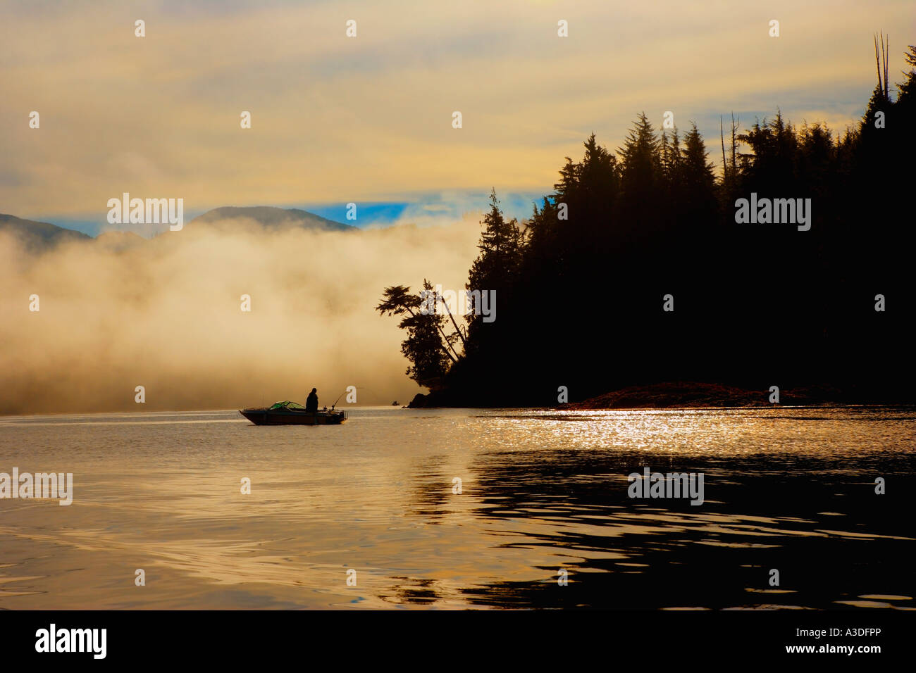 Fisherman in boat sea hi-res stock photography and images - Alamy