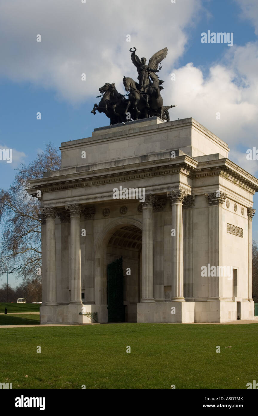 wellington-memorial-arch-hyde-park-corner-london-2-stock-photo-alamy