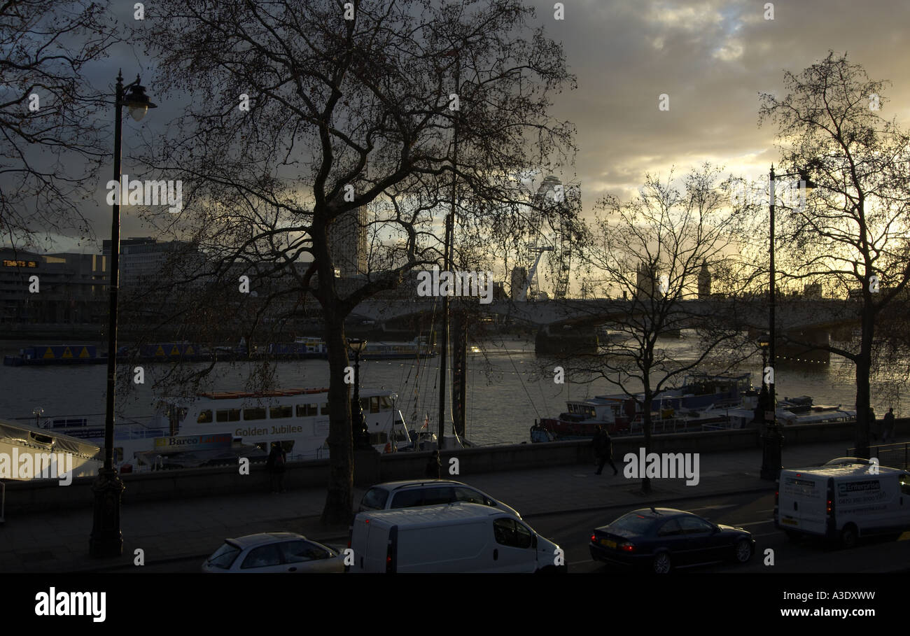 Traffic along River Thames at dawn, London Stock Photo