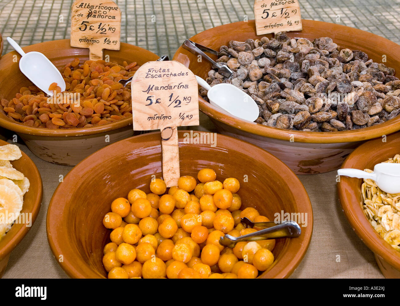Tangerines and dried fruits on the weekly market of Felantix, Majorca, Balearic Islands, Spain Stock Photo
