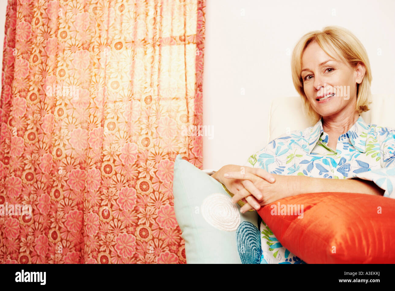 Portrait of a mature woman smiling Stock Photo - Alamy