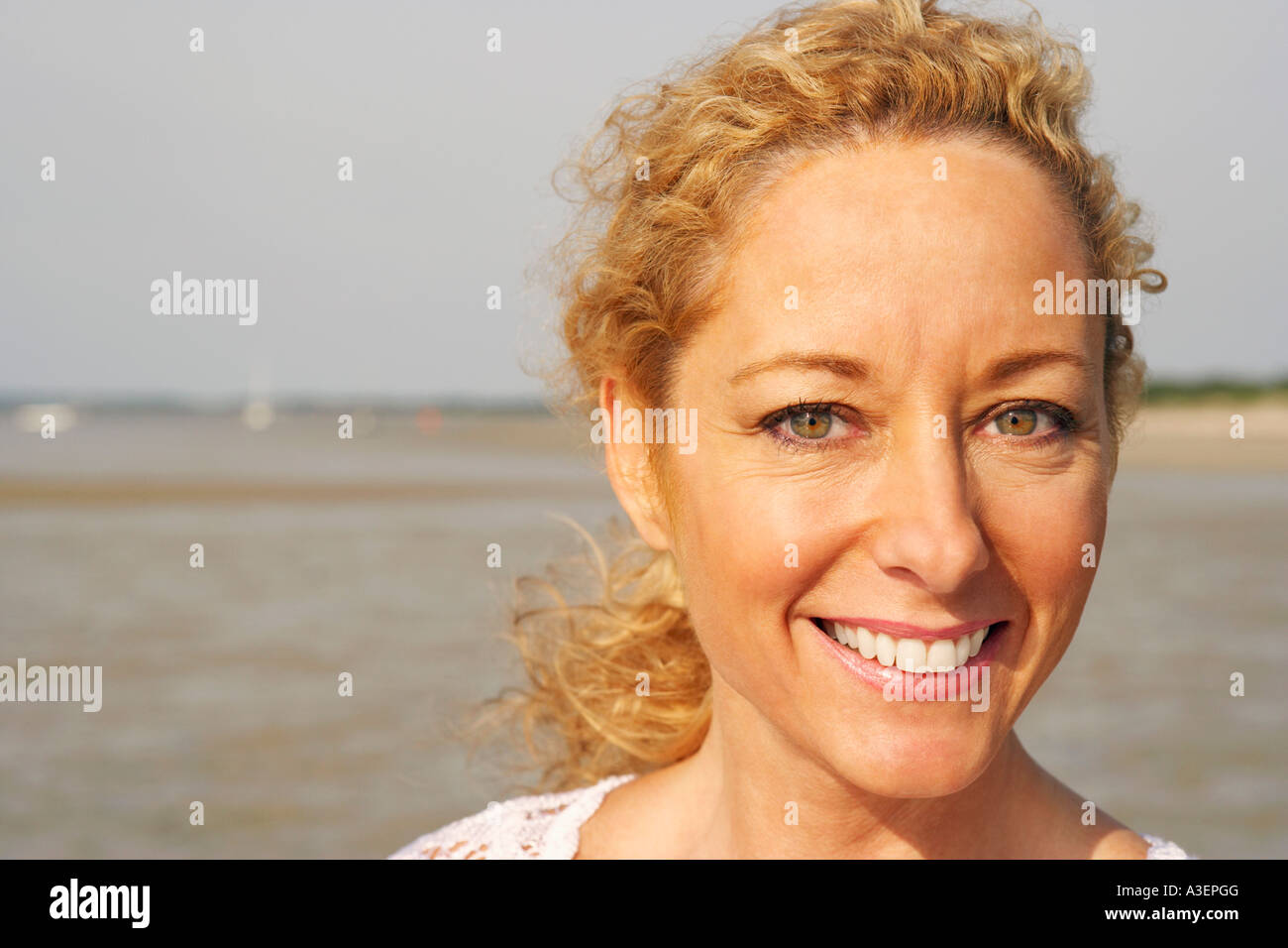 Portrait of a mature woman smiling Stock Photo - Alamy