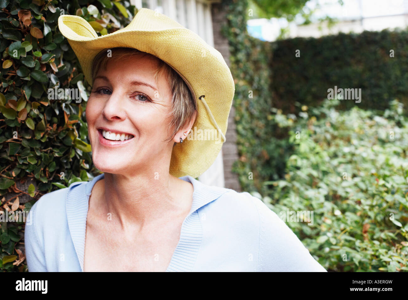 Portrait of a mature woman smiling Stock Photo - Alamy