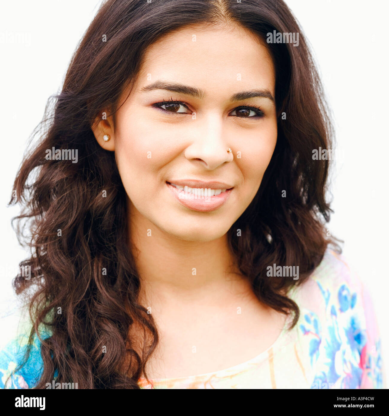 Portrait of a young woman smiling Stock Photo - Alamy