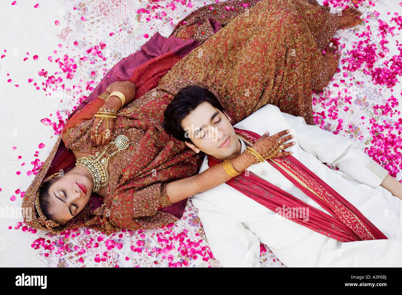 10 Things That An Indian Couple Does On Their First Wedding Night
