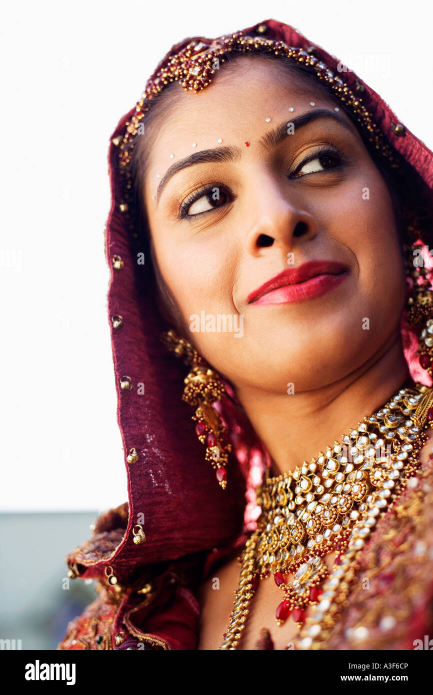 Close-up of a bride in a traditional wedding dress Stock Photo - Alamy