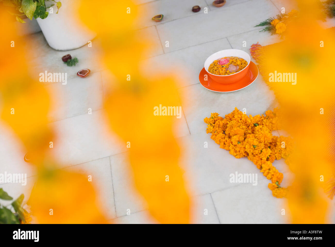 Hanging flower decorations hi-res stock photography and images - Alamy