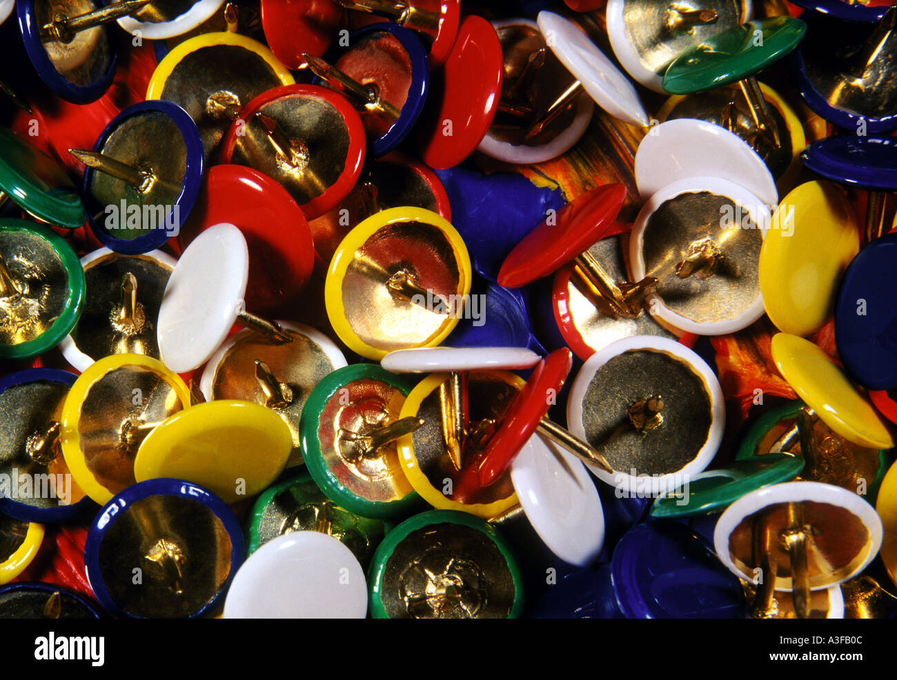coloured drawing pins Stock Photo Alamy