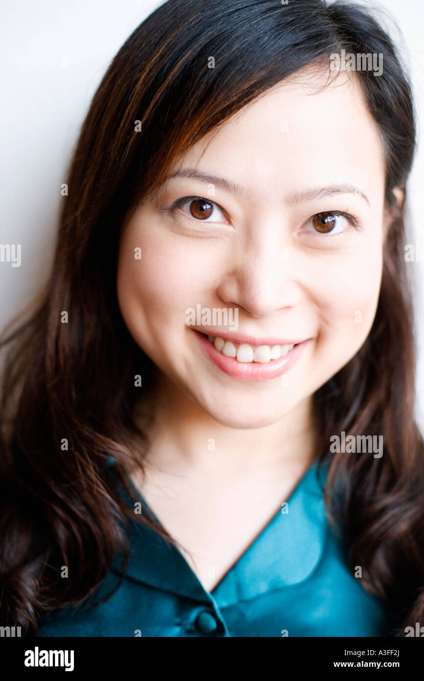 Portrait of a young woman smiling Stock Photo - Alamy