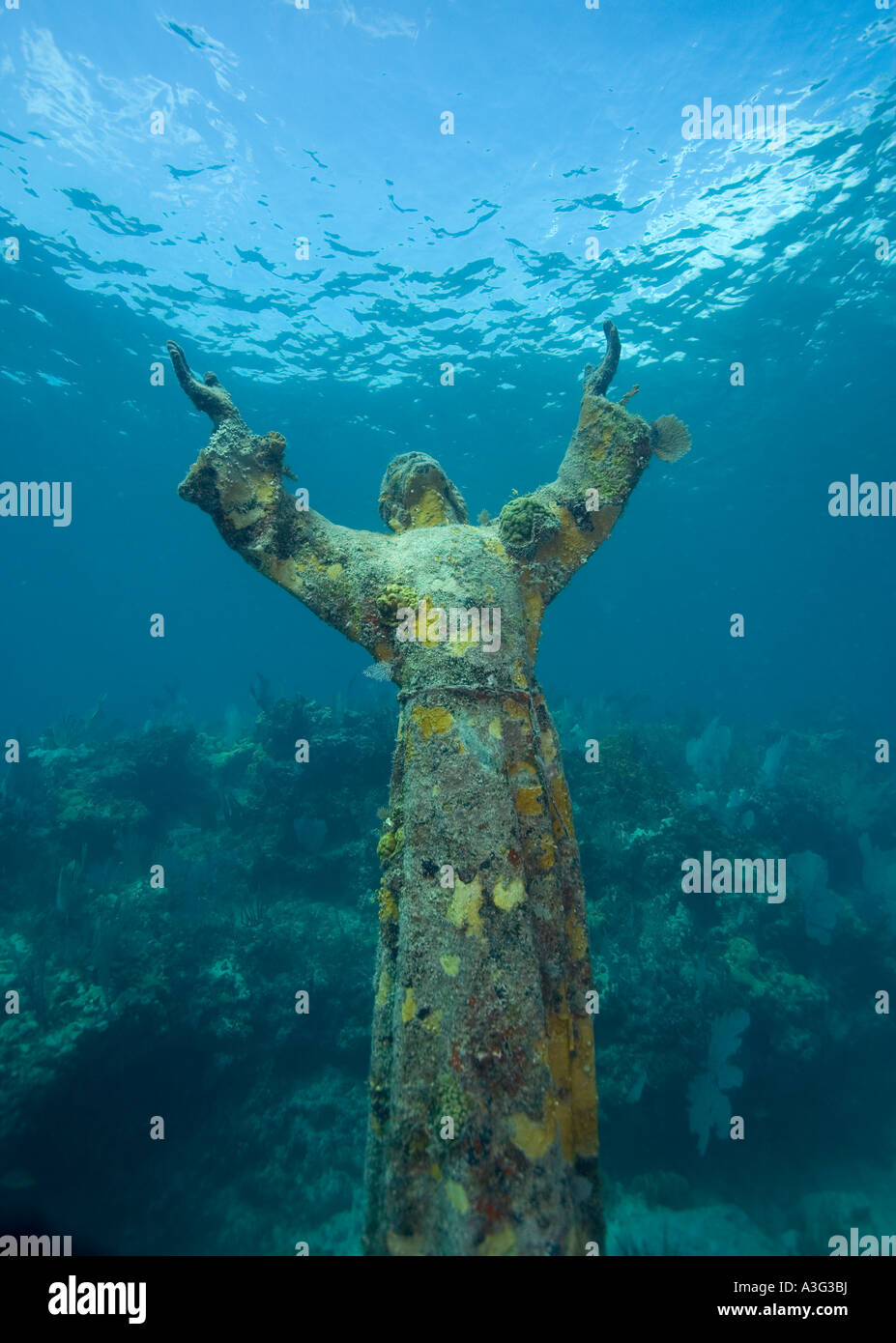 THE STATUE OF CHRIST OF THE ABYSS COMMISSIONED BY EGIDIO CRESSI RESTS NEAR KEY  LARGO DRY ROCK FLORIDA KEYS Stock Photo - Alamy