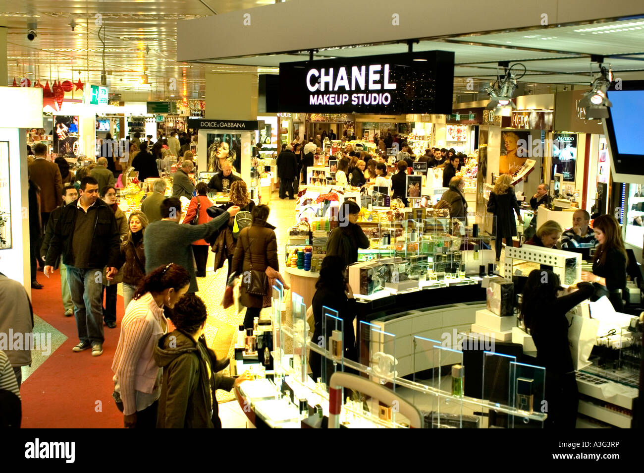 Perfume Shop Spain High Resolution Stock Photography and Images - Alamy