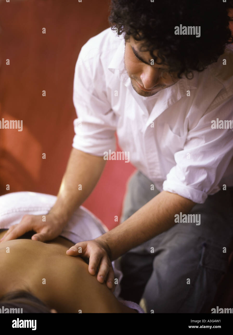 Give massage hi-res stock photography and images - Page 2 - Alamy