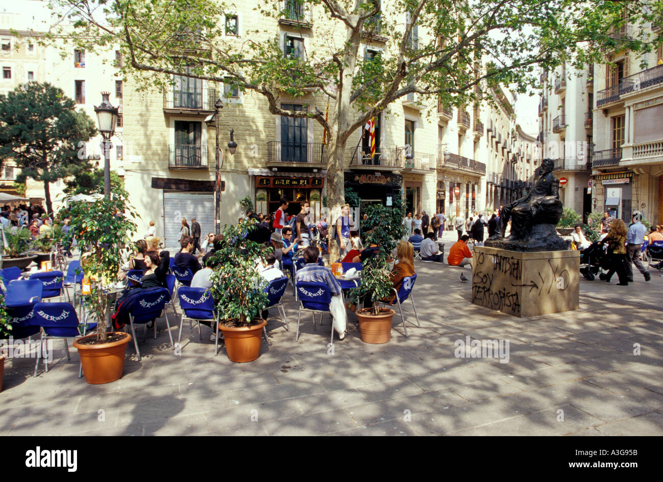 Cafes on Placa Sant Josep Oriol, Barcelona, Catalonia, Spain Stock Photo -  Alamy